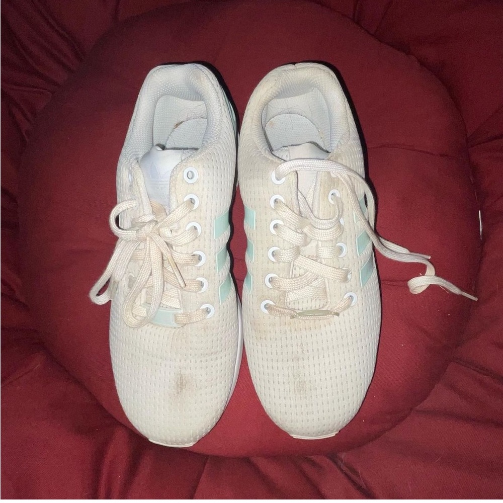 Women’s Adidas tennis shoes size 6.5.
